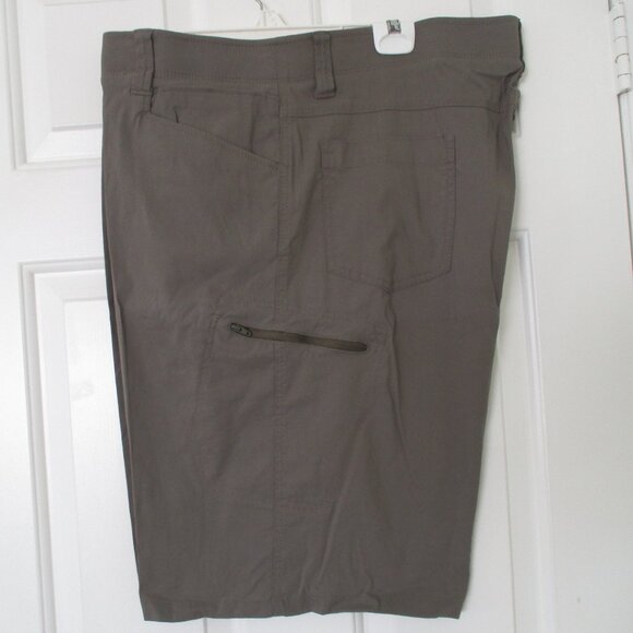 Wrangler authentics Mens Gray Stretch Active 7-pocket Cargo Short Pant- Size 42W - Picture 1 of 3